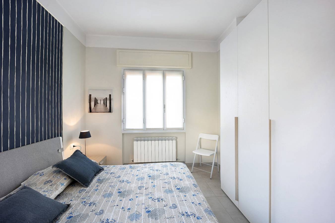 Entire apartment, 'Victoria Apartments Bleu' with Balcony, A/C & Wi-Fi in Diano Marina, Comune di Diano Marina