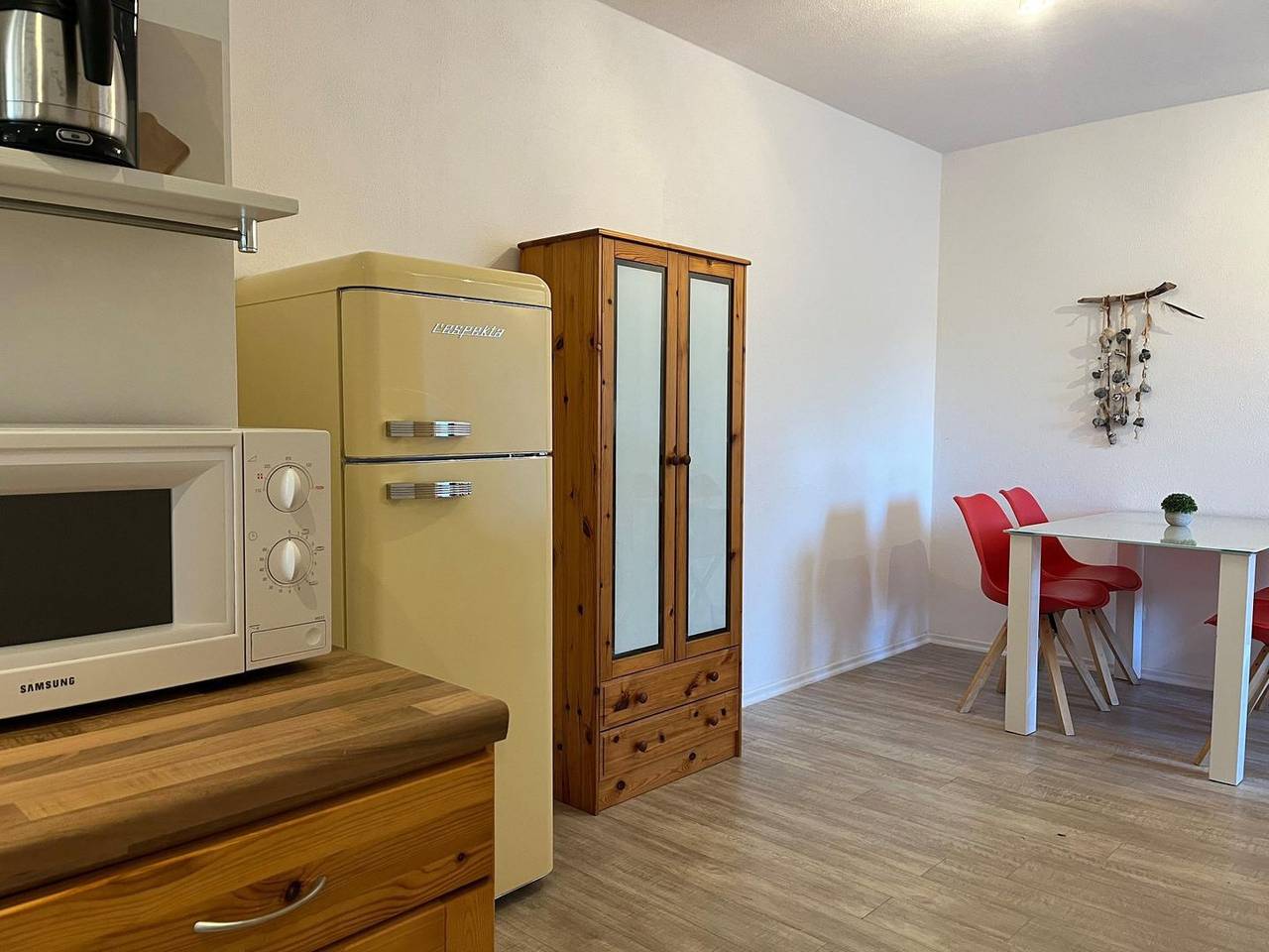 Apartamento entero, Komfortable Ferienwohnung mit Terrasse und Garten in ländlicher Umgebung in Neu Hirschburg, Ribnitz-Damgarten