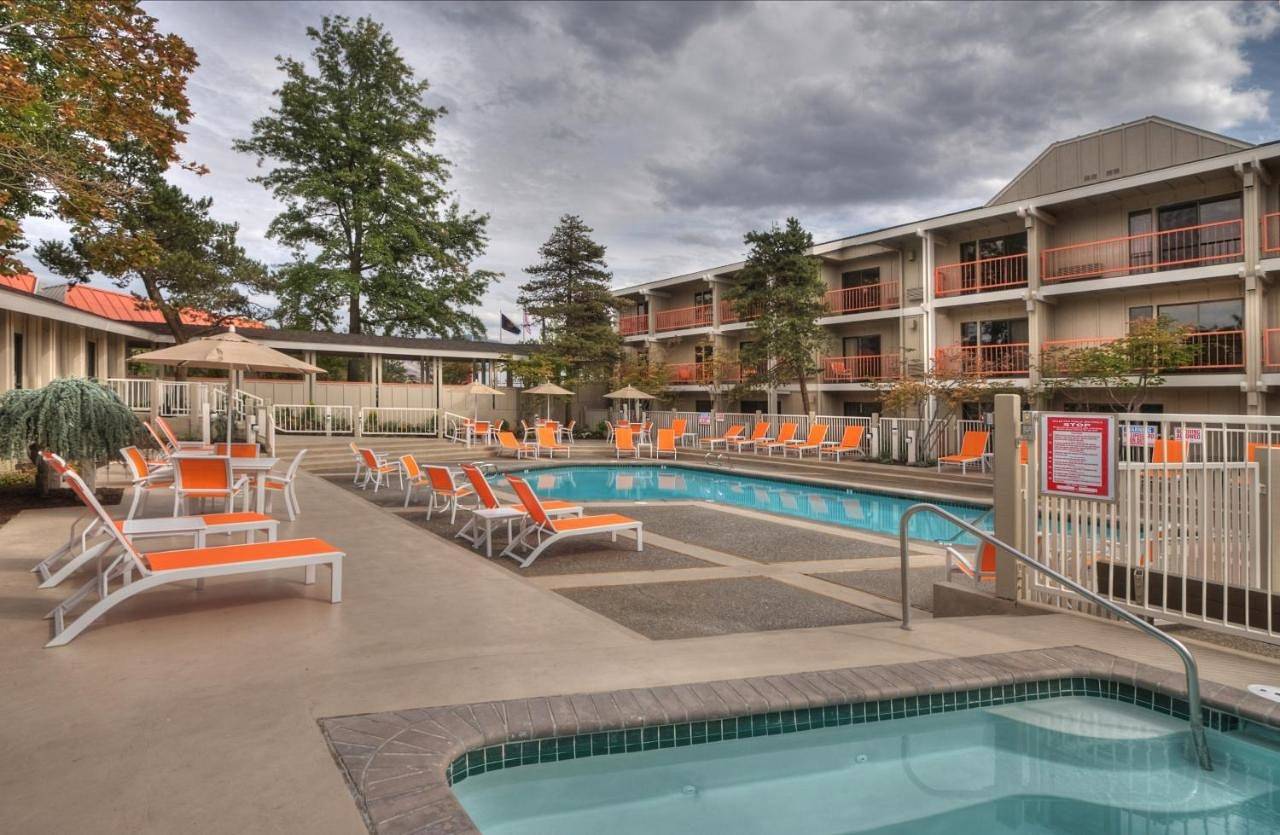 Ashland Hills Hotel & Suites in Ashland, Oregon