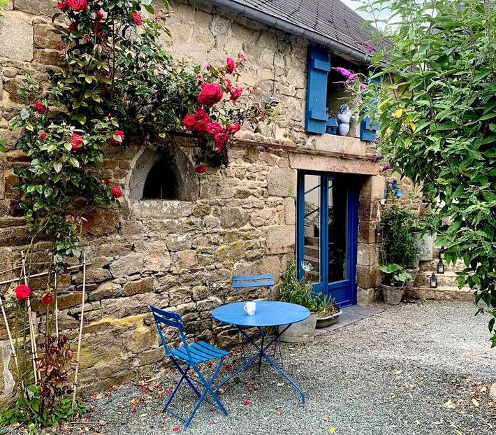 Location de vacances pour 3 personnes, avec Jacuzzi et Terrasse ainsi que Jardin et Vue à Loguivy-Plougras