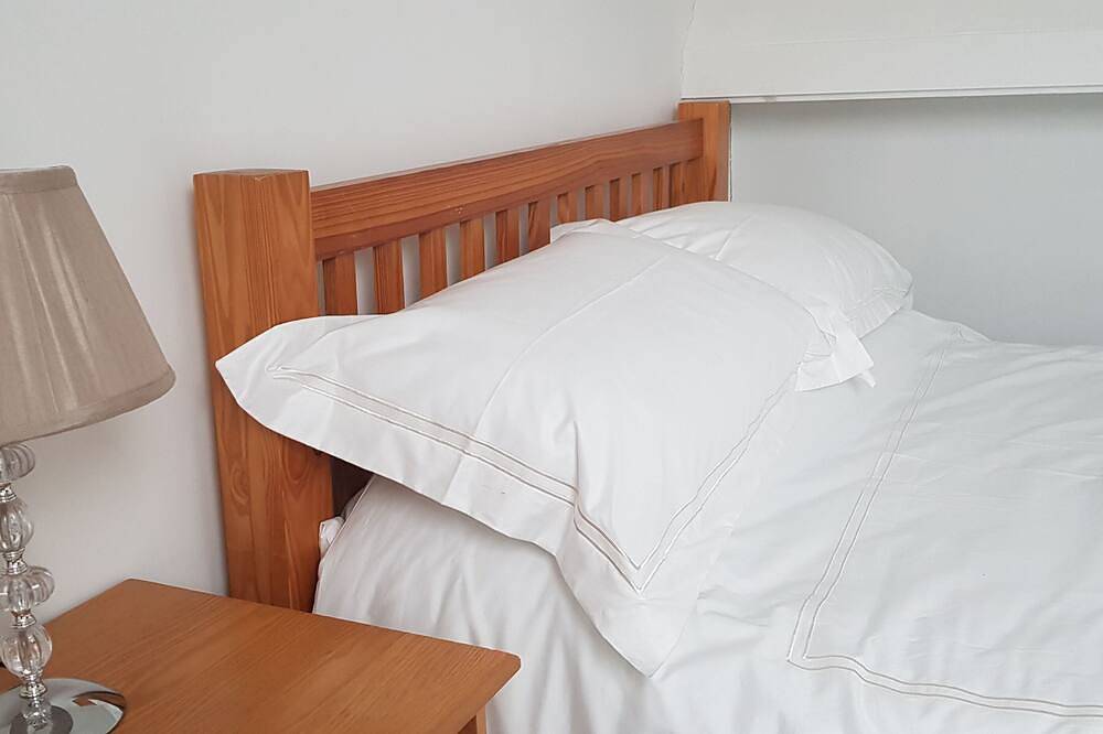 Ganze Wohnung, Homely new apartment with free parking & easy walk to the City Centre or beach in Salthill, Galway