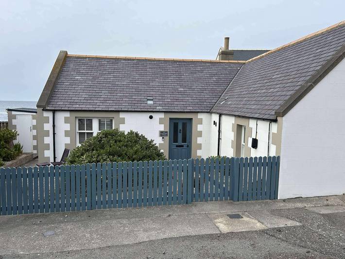 Cottage for 4 people, with Ocean view and Terrace as well as Garden in Speyside