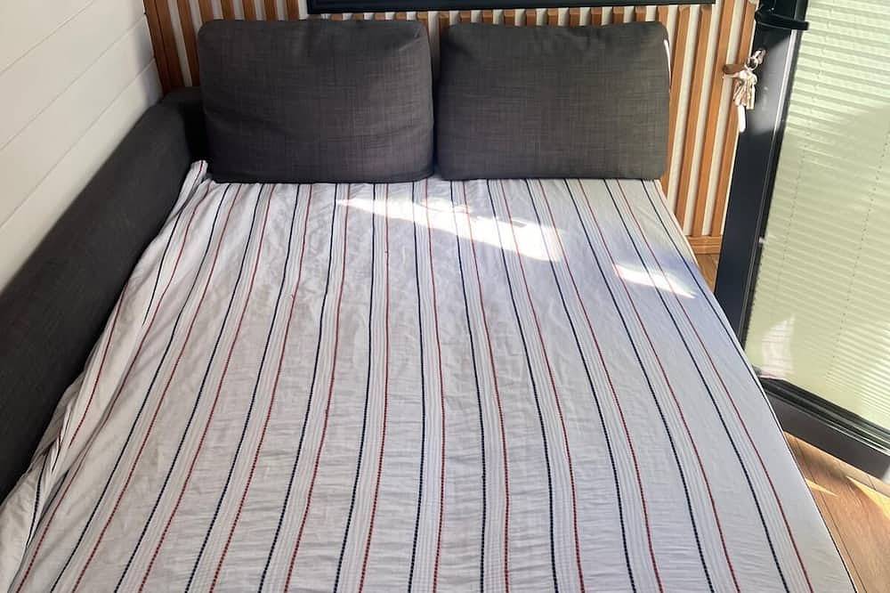 Lovely Caravan with deck and garden close to İstanbul Airport in Marmara region