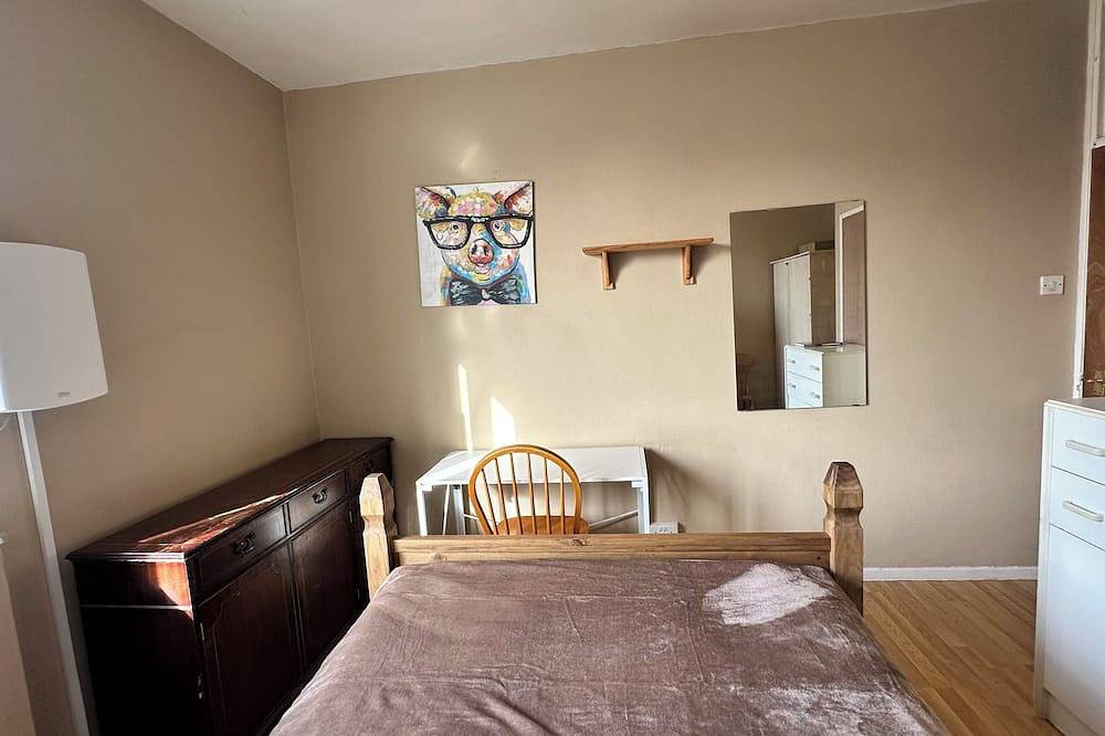 Double bedroom in Euston in Camden, London