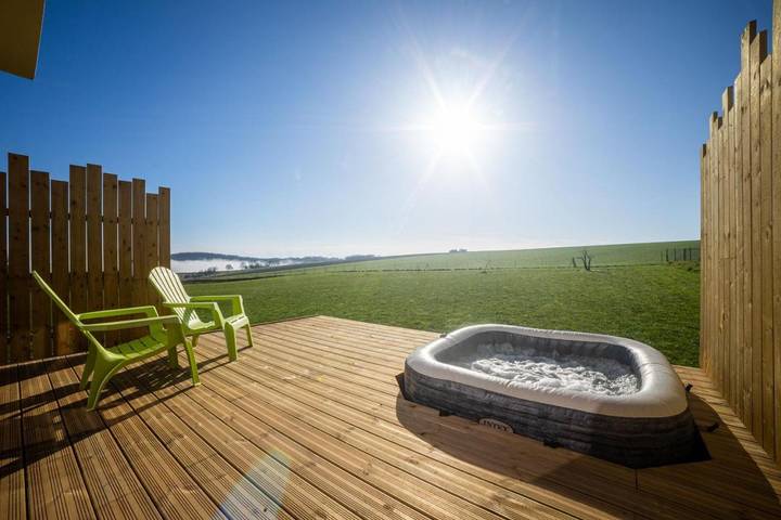 Gîte pour 3 personnes, avec Jacuzzi et Terrasse ainsi que Jardin et Vue