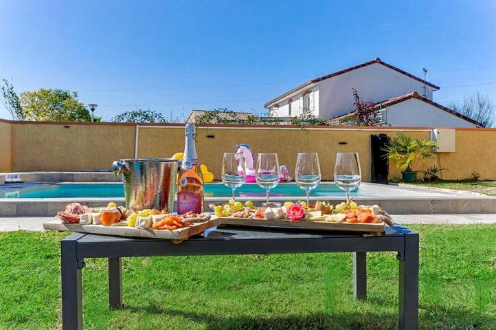 Location de vacances pour 12 personnes, avec piscine ainsi que jardin et jacuzzi, adapté aux familles à Plaisance-du-Touch - 2