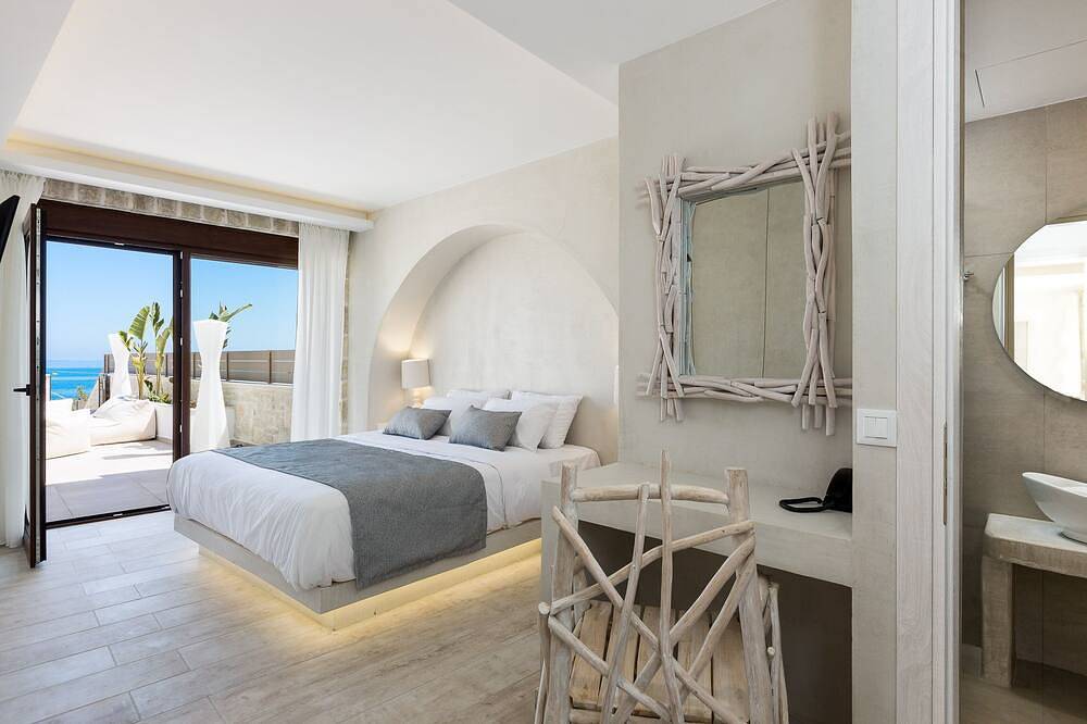 Villa face à la plage, intimité totale, service en chambre, piscine de 50 m2, bain à remous et vue sur la mer! in Bali (Crète), Région de Réthymnon