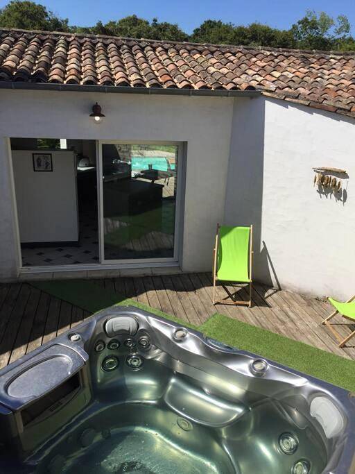 Location de vacances pour 9 personnes, avec Jacuzzi et Terrasse ainsi que Jardin et Piscine à Rivedoux-Plage - 3
