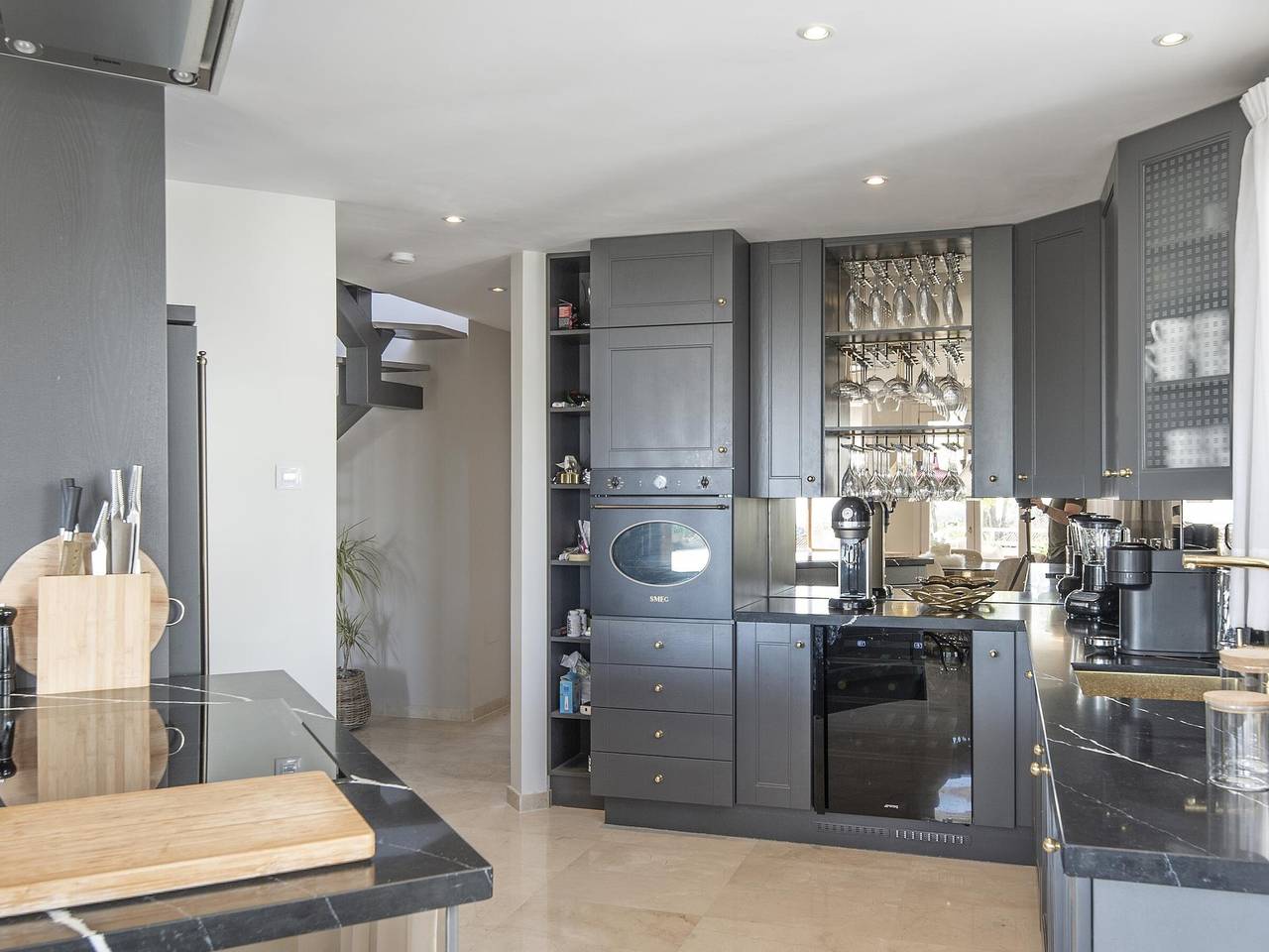 Entire apartment, Penthouse 3 beds, jacuzzi, pools, private parking in Marbella in Nueva Andalucia Golf Valley, Marbella