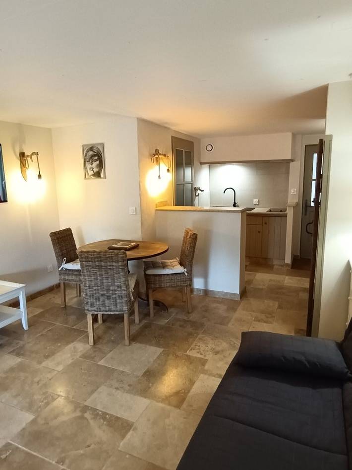 Gîte pour 2 personnes, avec terrasse ainsi que piscine et jardin à Lorgues - 4