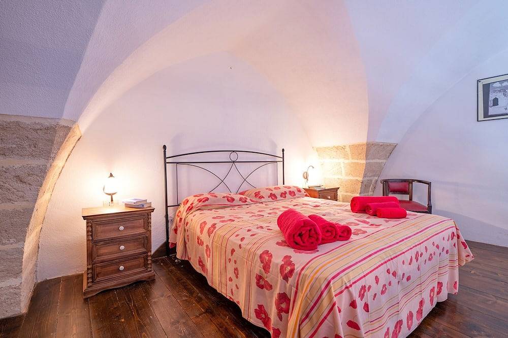 Casa vacanze \"La Corte Dei Templari Nicola\" con terrazza e Wi-Fi, animali domestici ammessi in Maruggio, Golfo di Taranto