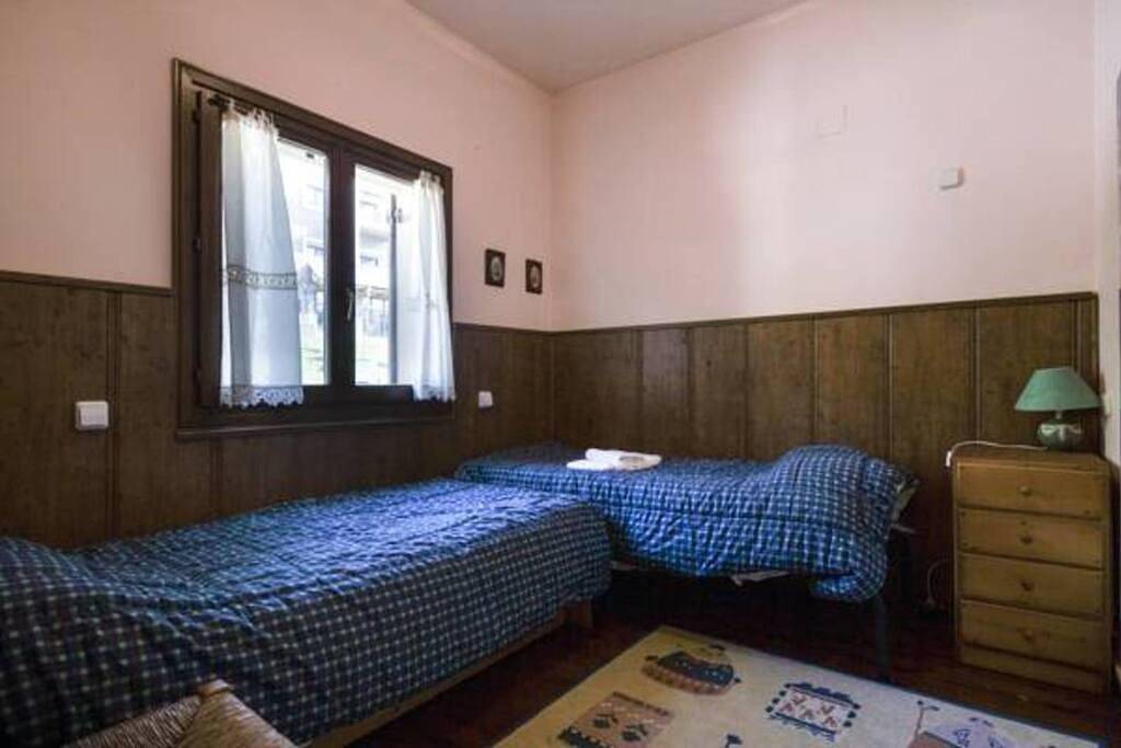 Entire apartment, Holiday apartment for 8 people with balcony/terrace in Baqueira, Naut Aran