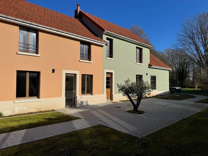 Location de vacances pour 12 personnes, avec jardin ainsi que jacuzzi et terrasse à Ponts-et-Marais