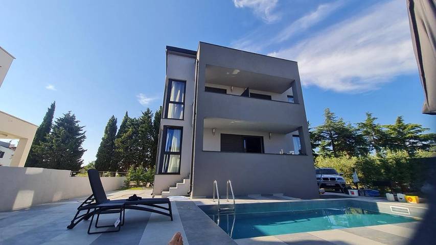 Villa pour 8 personnes, avec jardin et piscine ainsi que vue et sauna à Funtana