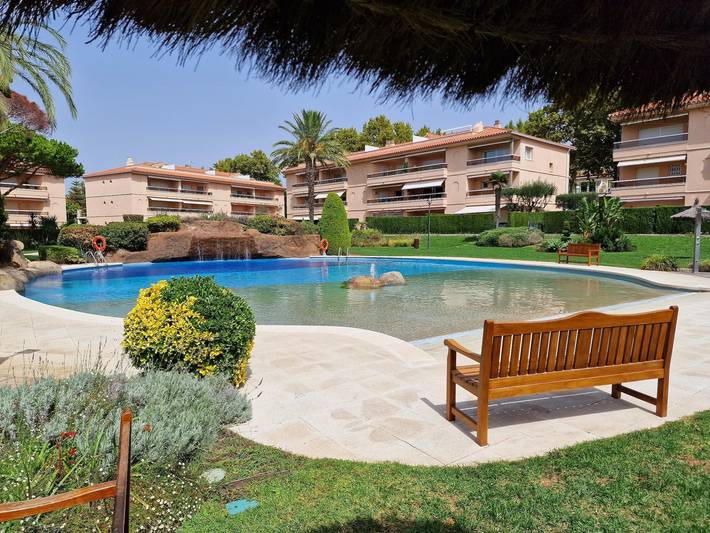 Ferienwohnung für 6 Personen, mit Meerblick und Terrasse sowie Garten und Pool