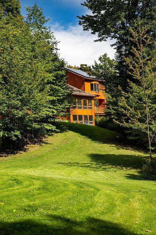 Jay Peak 3 miles - ski home via Big Jay! in Jay Peak