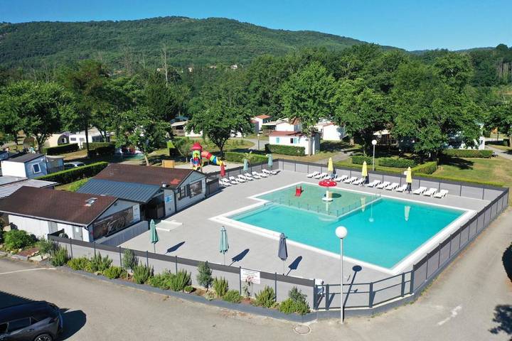 Apartamento para 4 personas, con Terraza y Piscina en Foix