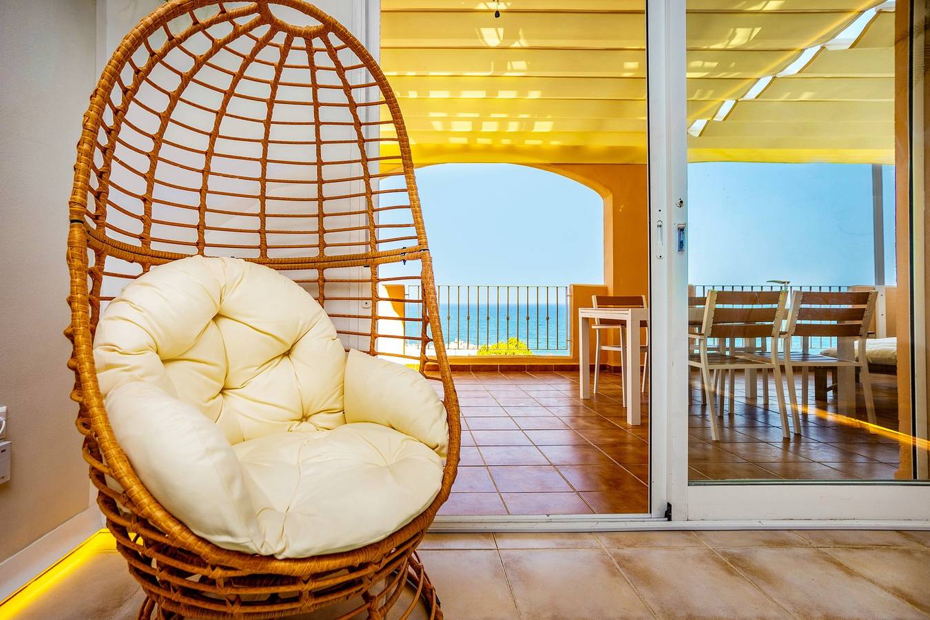 Ganze Wohnung, Stilvoll beleuchtet, modern & vollklimatisiert - exklusives Apartment mit Meerblick in Playa de las Ventanicas, Mojácar