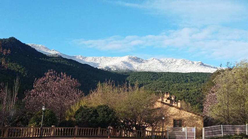 Casa rural para 6 personas, con piscina además de vistas y jardín, Se admiten mascotas en Moratalla