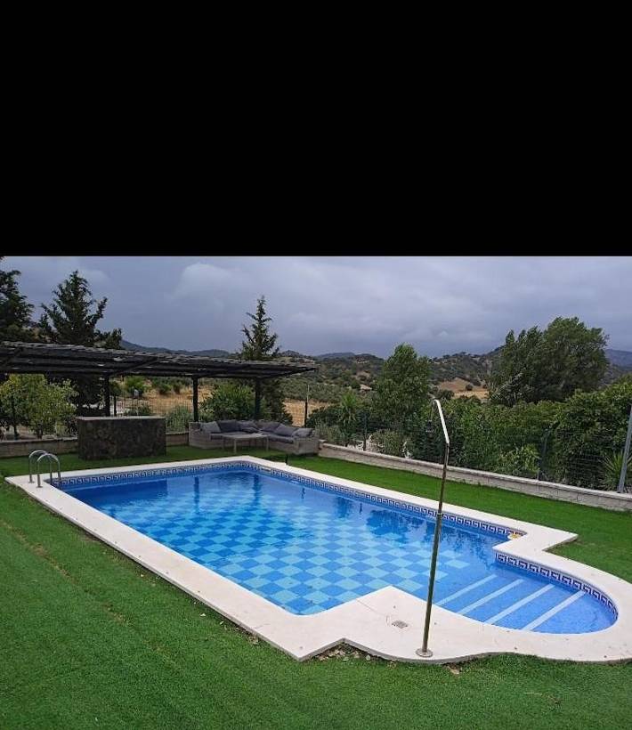 Casa rural para 8 personas, con jardín además de piscina y vistas en Olvera