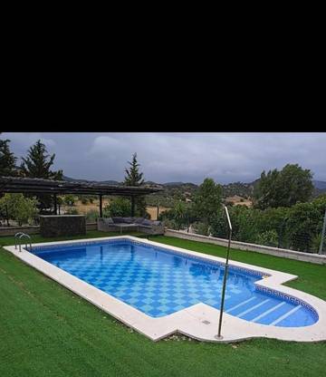 Casa rural para 8 personas, con vistas además de jardín y piscina en Olvera