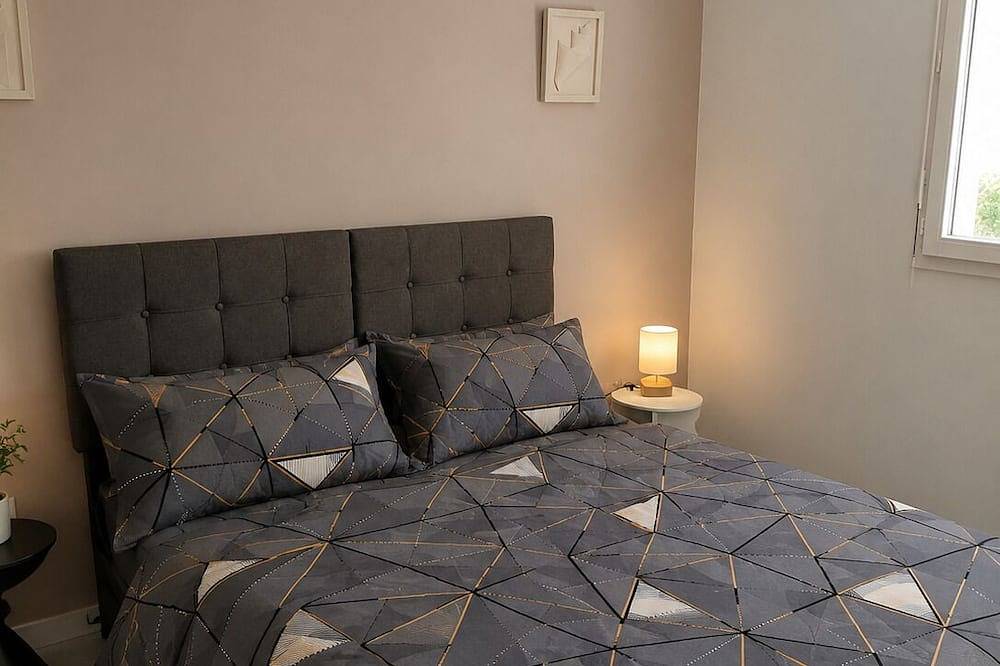Apartamento entero, Chez Mamette – Charming T2 Apartment with Terrace in the Heart of Provence. in Oraison, Alpes de Alta Provenza