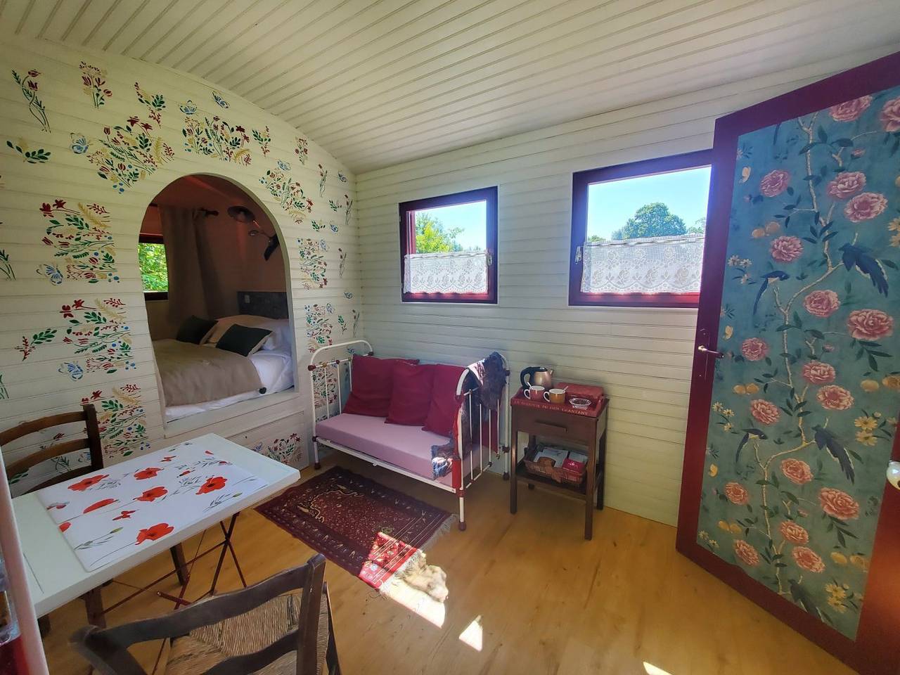 Chambre et table d'hôtes de charme - La Roulotte in La Ballade de Pern, Lot