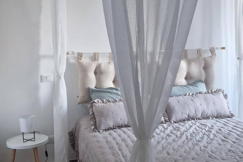 Ganze Wohnung, Enrica apartment, elegant, near the lake historic center free parking in Lovere, Iseosee