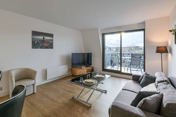 Gîte pour 3 personnes, avec balcon, adapté aux familles dans Plage De Tourgeville