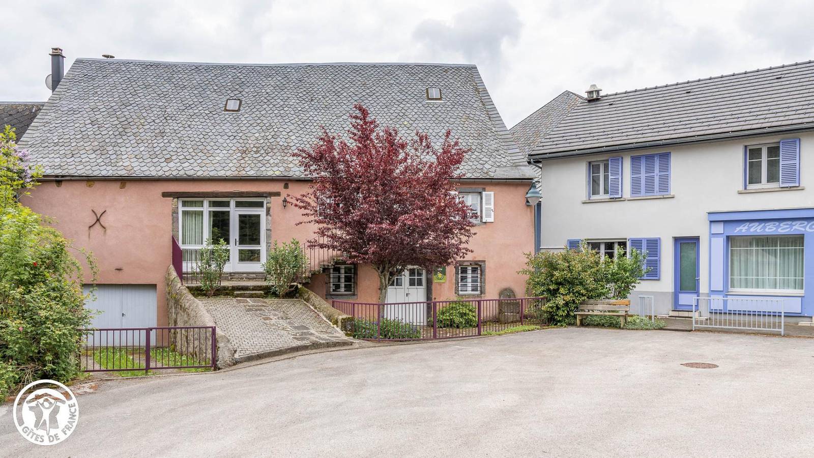 L'Auberge + Entre Lacs et Volcans in Vernines, Regionaler Naturpark Volcans d'Auvergne
