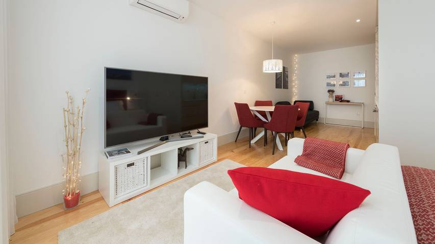 Apartamento entero, Heart of D. Pedro: Red - by LovelyStay in Cedofeita, Cedofeita, Santo Ildefonso, Sé, Miragaia, São Nicolau e Vitória