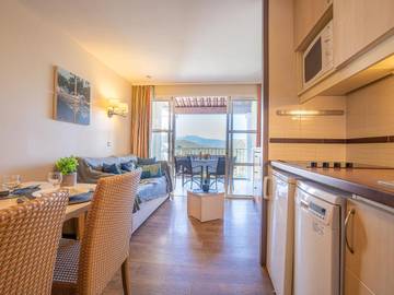 Gîte pour 4 personnes, avec jardin ainsi que terrasse et piscine dans Gare Du Dramont
