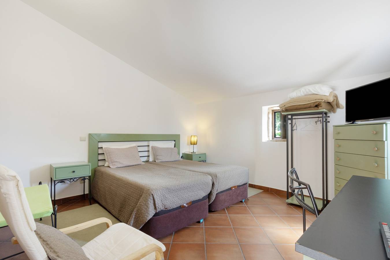 Palheiro: Vakantiehuis met Uitzicht op de Bergen, Wi-Fi en Airconditioning in Redinha, Leiria District