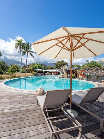 Hôtel pour 3 personnes, avec vue ainsi que jardin et piscine dans Pirae