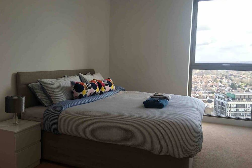 Entire apartment, Luxury Serviced Apartments***** in Croydon, London