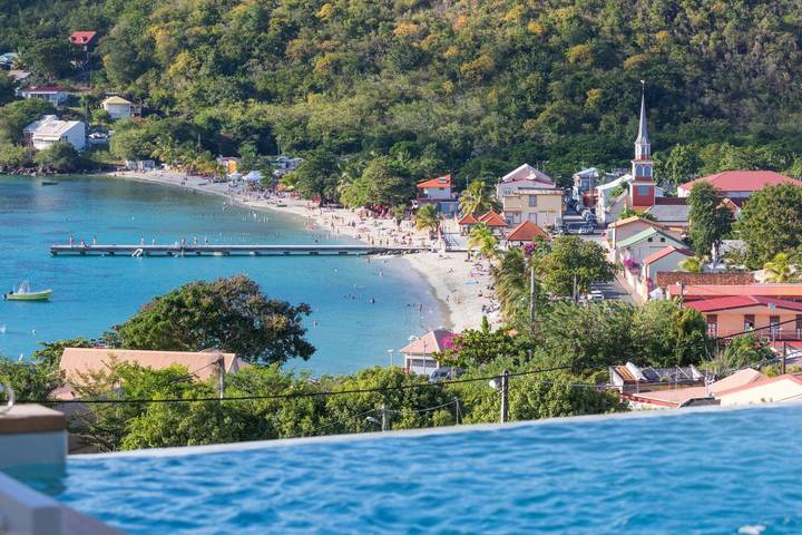 Location de vacances pour 10 personnes, avec balcon ainsi que jardin et piscine à Les Anses-d'Arlet - 2