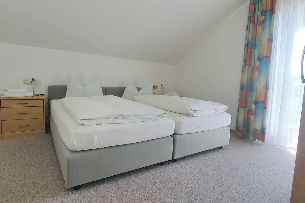 Ganze Wohnung, Ferienwohnung mit Südbalkon, 54 qm in Seeon, Seebruck
