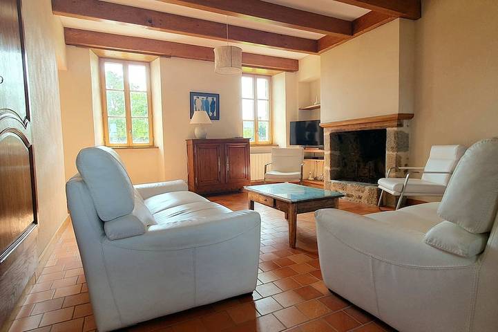 Location de vacances pour 9 personnes, avec jardin et terrasse à Boisroger