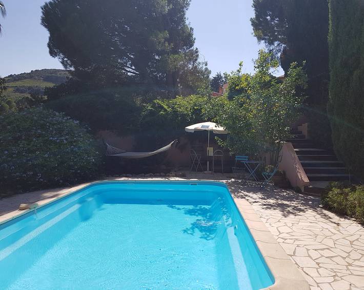 Villa pour 8 personnes, avec terrasse ainsi que jardin et piscine, animaux acceptés