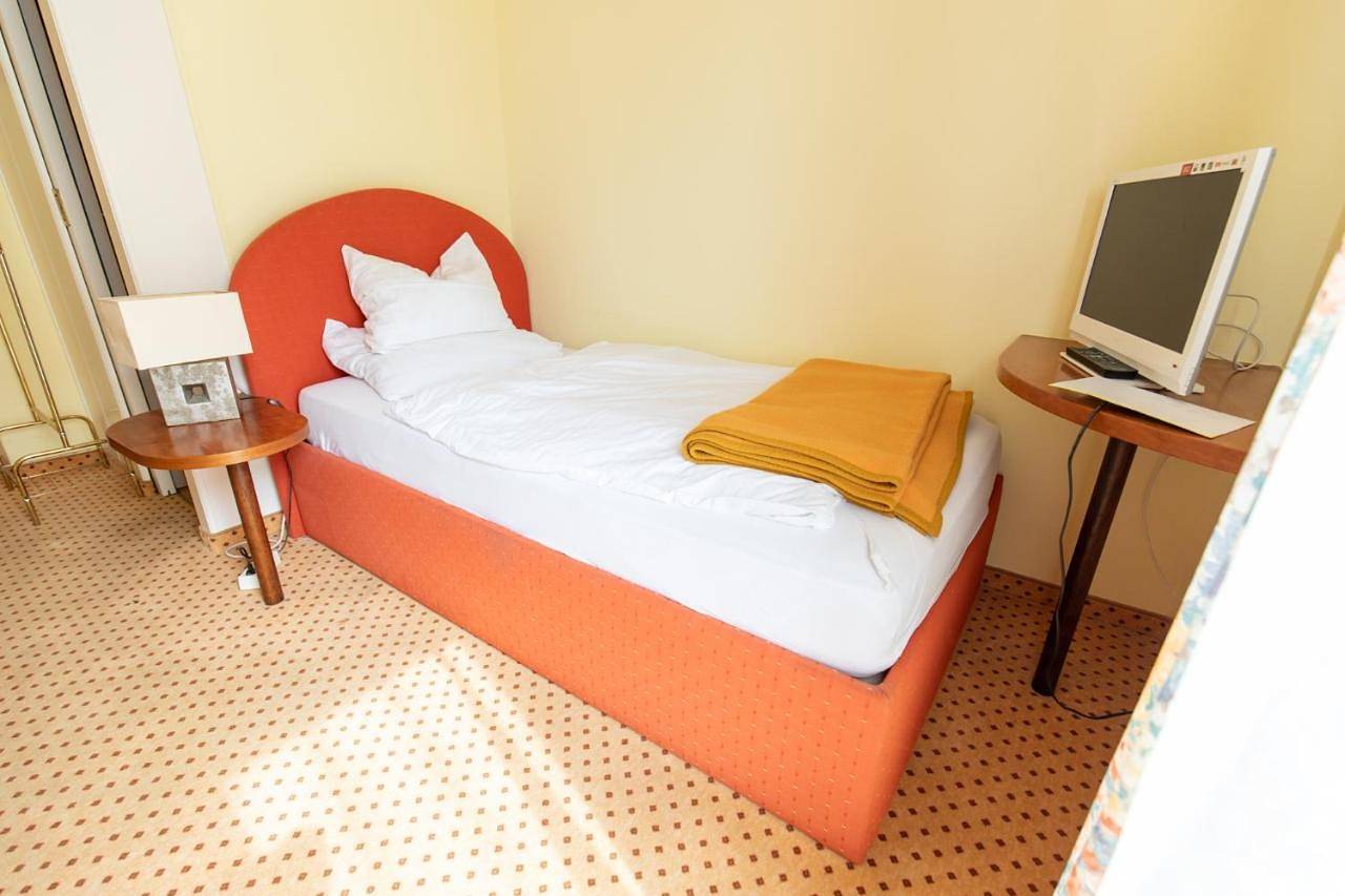 Single Room with Shared Bathroom - Basement in Pörtschach am Wörthersee, Klagenfurt-Land