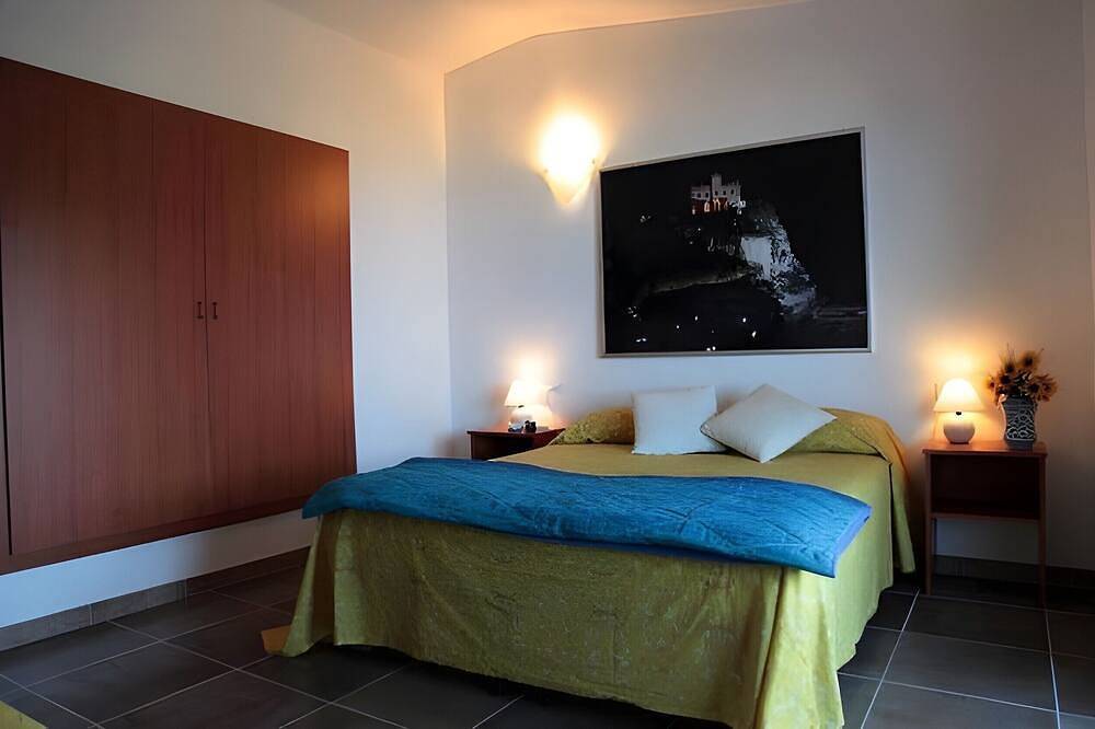 Entire apartment, Pool, Garden & View, 4 km from Tropea in Drapia, Vibo Valentia Province