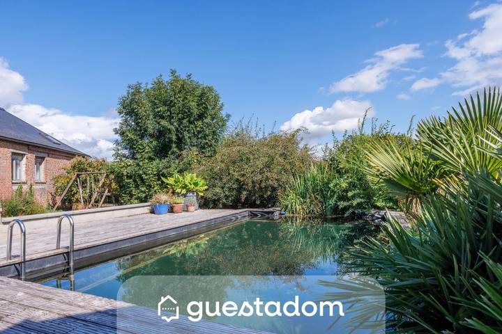 Gîte pour 12 personnes, avec Jacuzzi ainsi que Jardin et Piscine dans l' Aisne