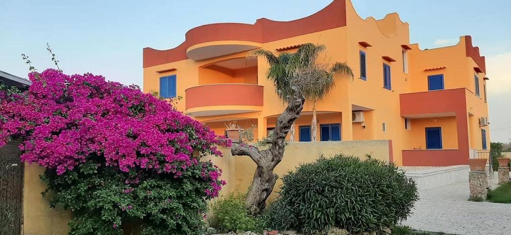 Apartahotel para 3 personas, con vistas y jardín, Se admiten mascotas en Apulia