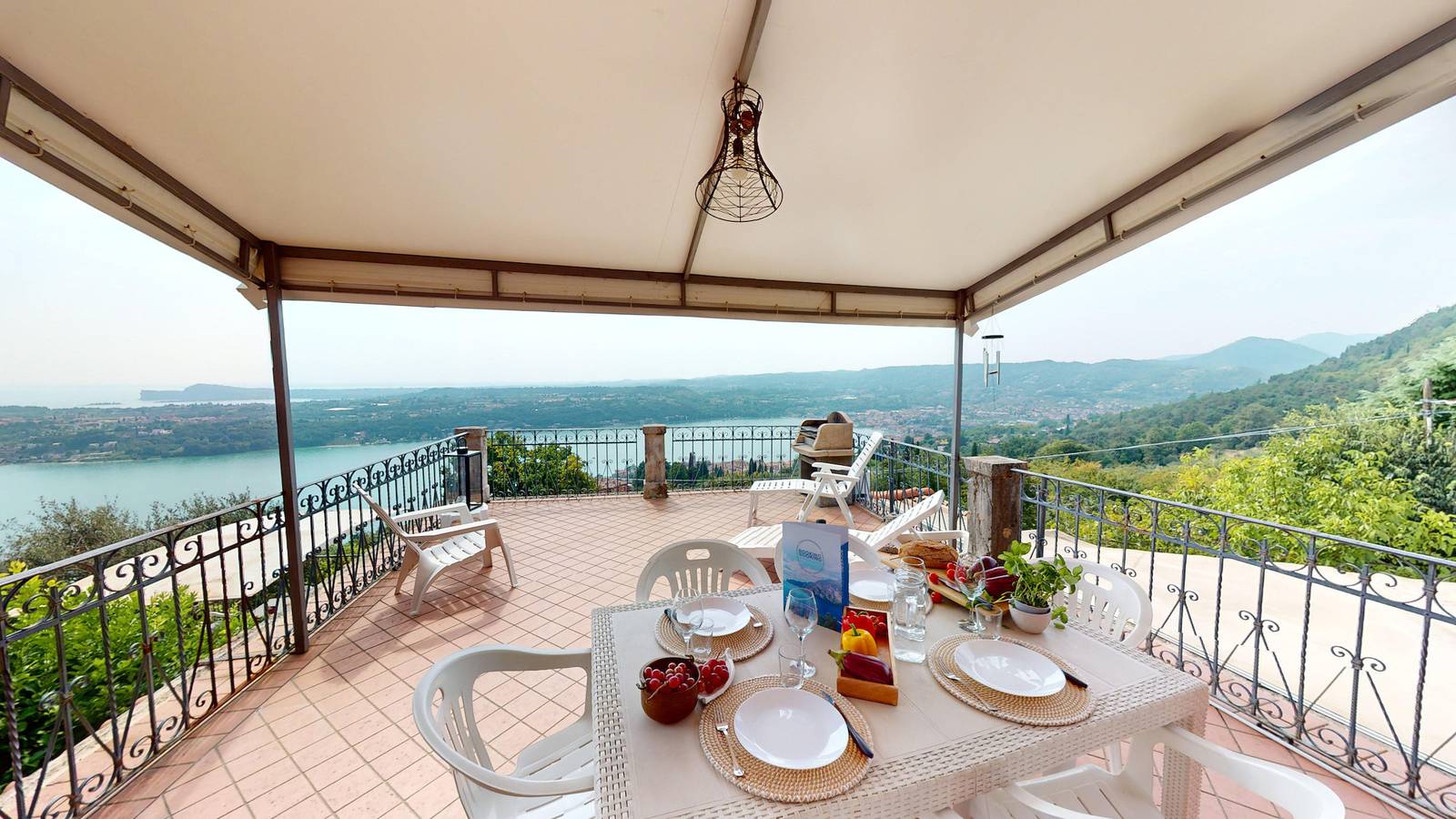 Ganze Wohnung, Casale Massina Giada a Salò By Bookinggardalake in Salò, Gardasee-Berge