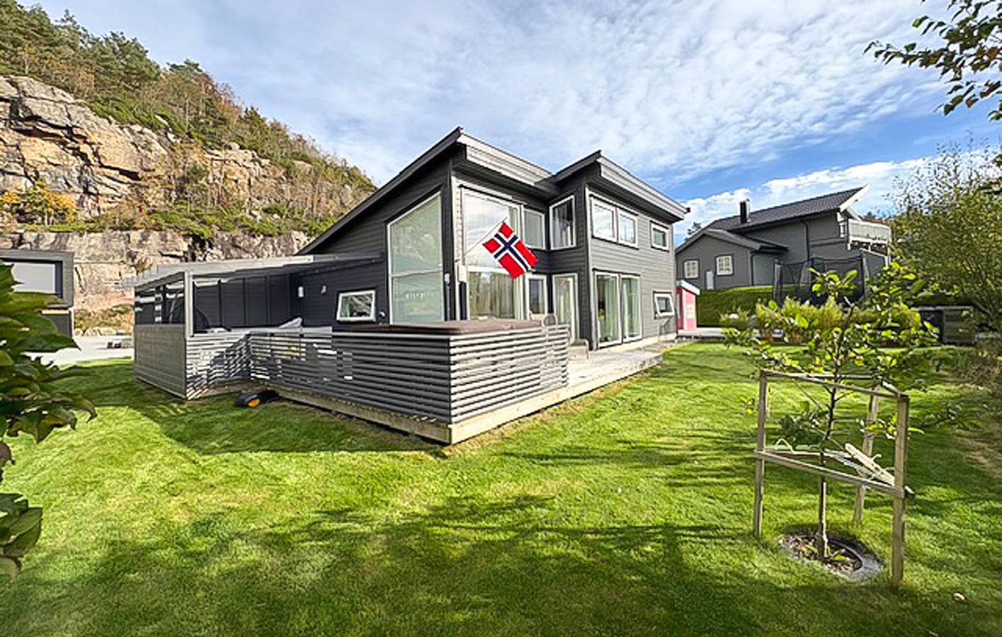 Feriehus for 7 personer med hage in Lindesnes