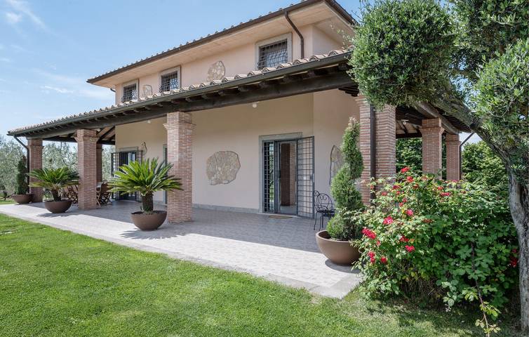 Acogedor apartamento con aparcamiento y terraza, a 900 m de Commenda in Commenda (Viterbo), Montefiascone