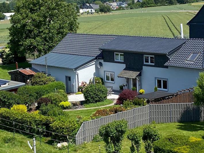 Ferienwohnung für 5 Personen, mit Garten und Sauna sowie Terrasse im Hunsrück