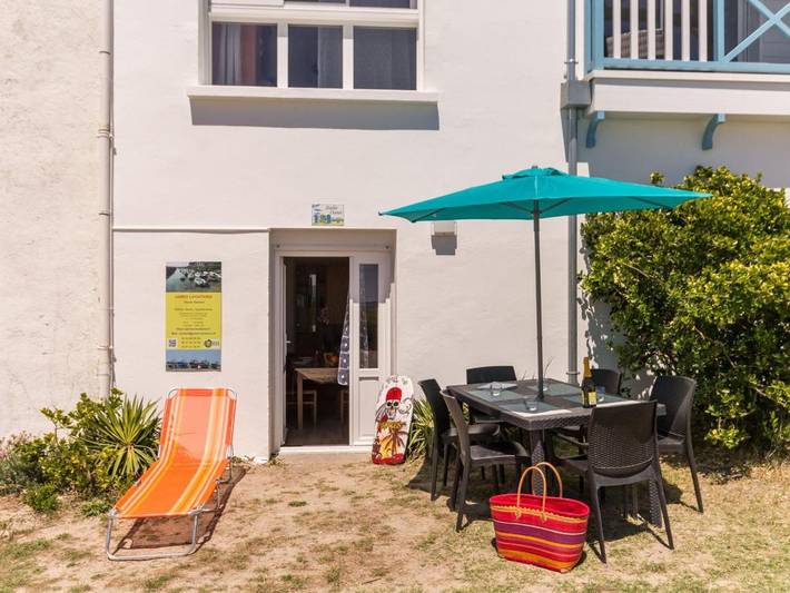 Gîte pour 3 personnes, avec terrasse dans Lerat