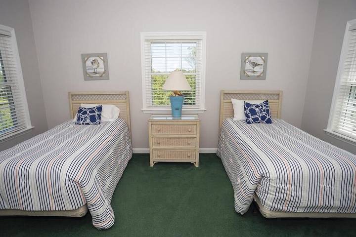 Vacation rental for 8 people, with pool and hot tub as well as balcony in Duck (NC)