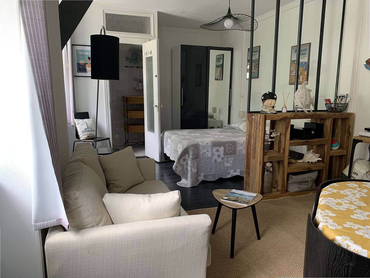 Appartement entier, Appartement idéalement situé à 100m  plage de Trestraou accès direct au Gr34/plage in Perros-Guirec, Côte de Granit Rose